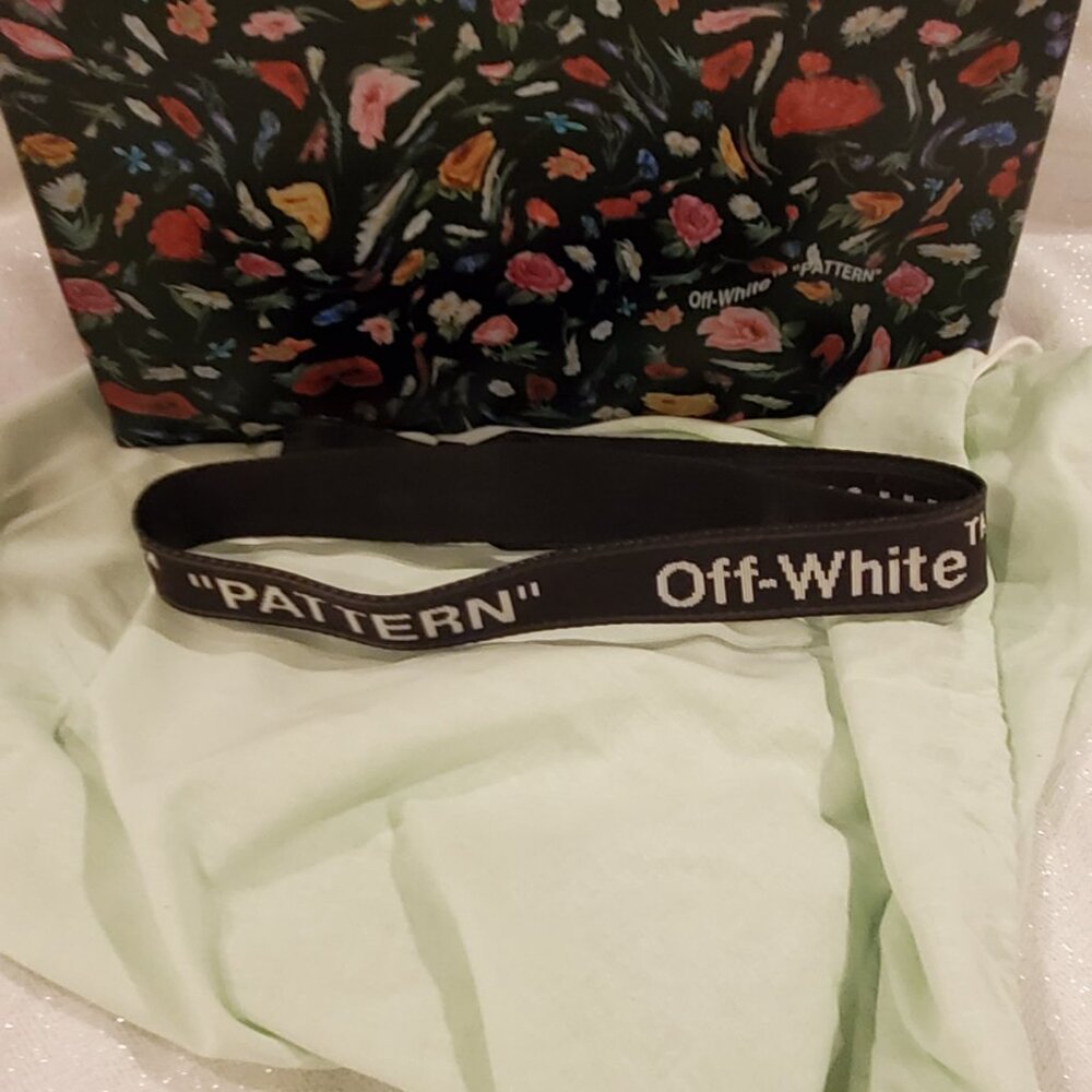 Off White Tote - Picture 5 of 8